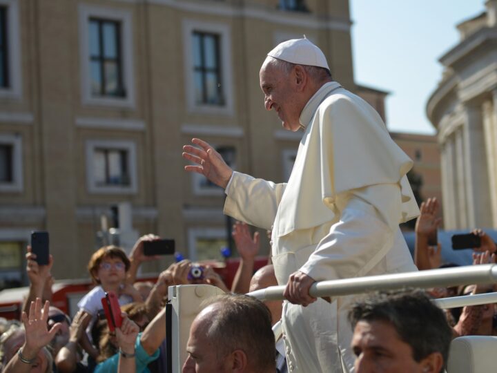 Dlaczego papież nosi jarmułkę?