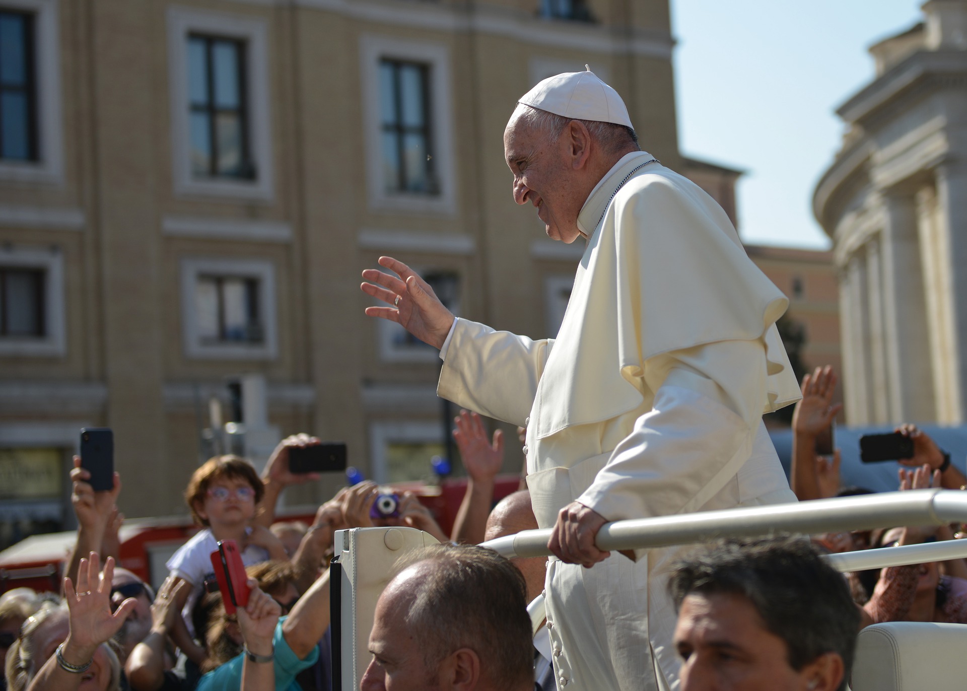 Dlaczego papież nosi jarmułkę?