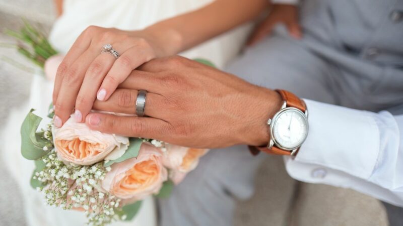 Pamiątki ślubne dla młodej pary – pomysły i propozycje