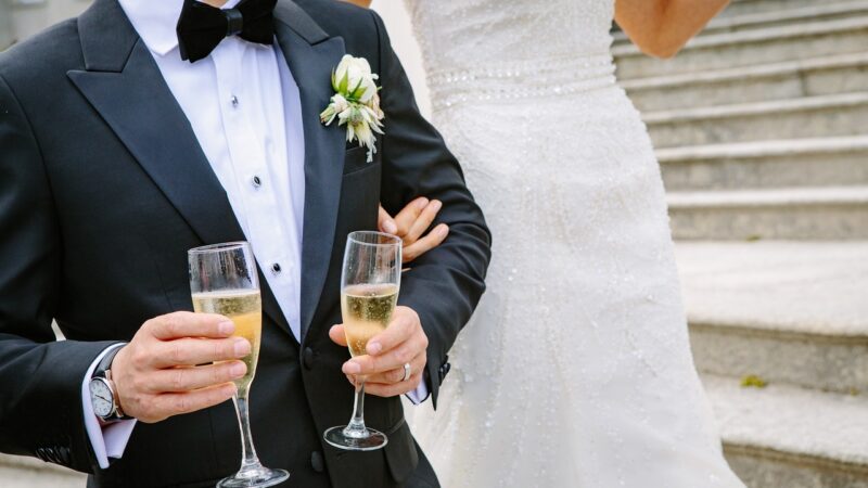 Jak wybrać idealny szampan na wesele? Przewodnik dla nowożeńców