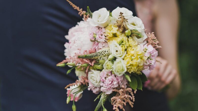 Czy do ślubu cywilnego trzeba mieć bukiet i jakie wybrać kwiaty?
