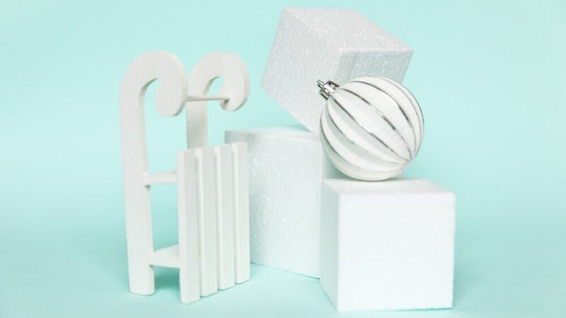 Czym pomalować styropianowe ozdoby, aby wyglądały jak nowe?