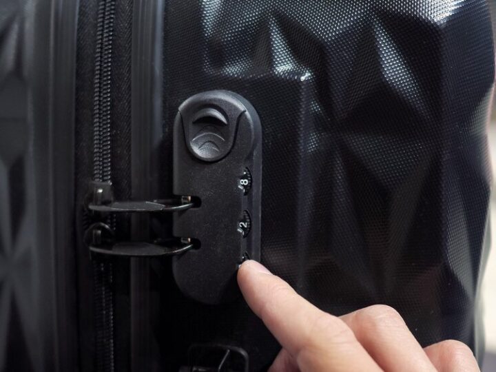 Jak odblokować walizkę z kodem – co zrobić, gdy zapomnisz szyfru?