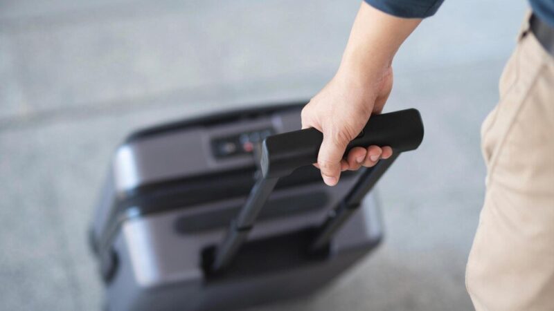 Jak wymienić kółko w walizce – instrukcja dla początkujących