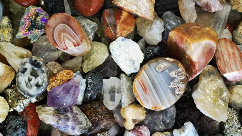 Kamienie i ich właściwości – znaczenie, energia i zastosowania