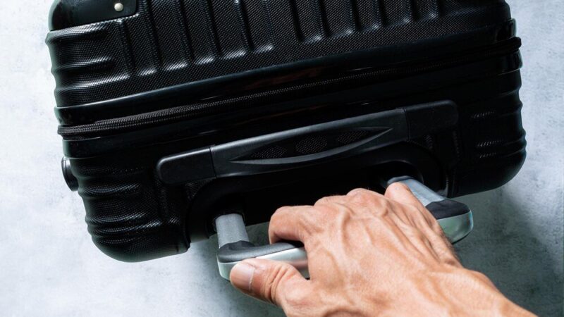 Naprawa zamka w walizce – krok po kroku w domu