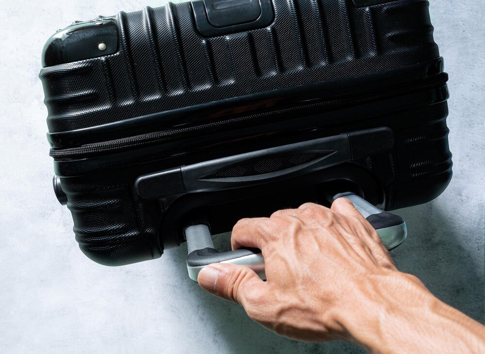 Naprawa zamka w walizce – krok po kroku w domu