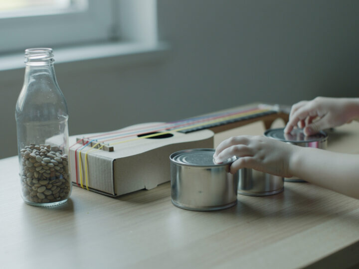 Instrumenty muzyczne z recyklingu – inspiracje dla dzieci i dorosłych