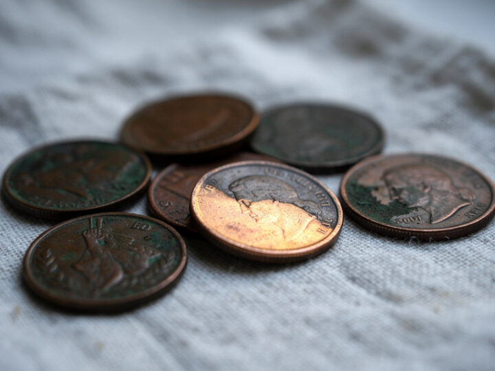 Jak czyścić monety kwaskiem cytrynowym – czy to bezpieczna metoda?